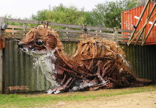 ساخت مجسمه‌‌ حیوانات با استفاده از زباله