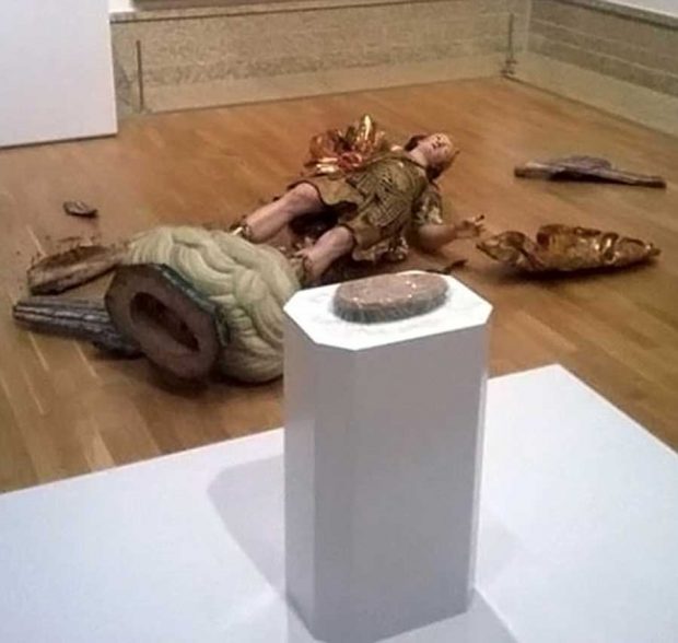گرفتن عکس سلفی به قیمت شکسته شدن مجسمه قرن هجدهمی موزه لیسبون