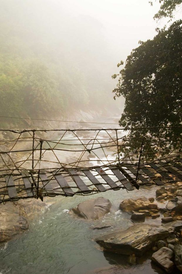 تصاویری از خطرناک ترین و پر هیجان ترین پل های عابر پیاده در جهان