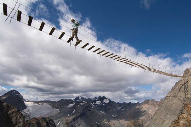 تصاویری از خطرناک ترین و پر هیجان ترین پل های عابر پیاده در جهان