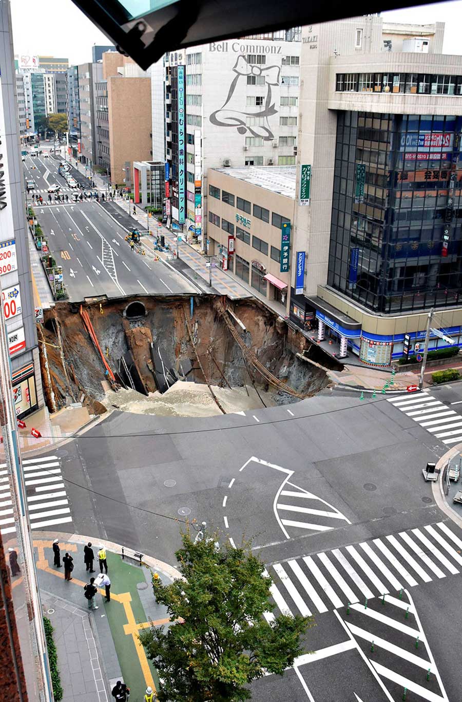 ژاپنی ها در اقدامی عجیب حفره 15 متری را در کمتر از یک هفته پر کردند