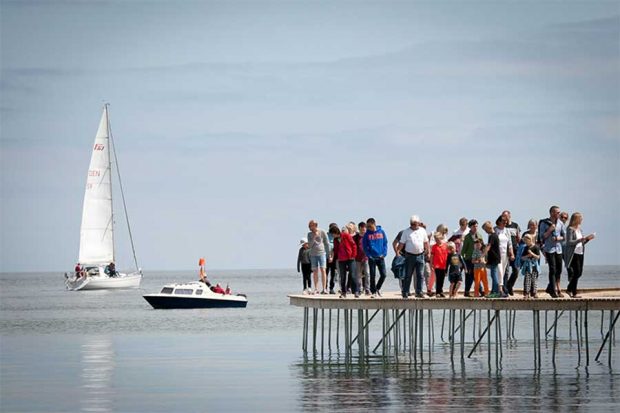 تجربه چشم انداز زیبای دریا با پلی بی انتها در دانمارک