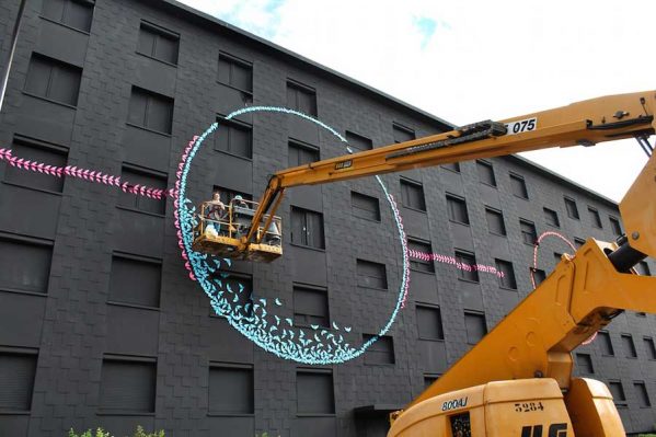 پروژه چرخه قمری با هنر اوریگامی روی ساختمان