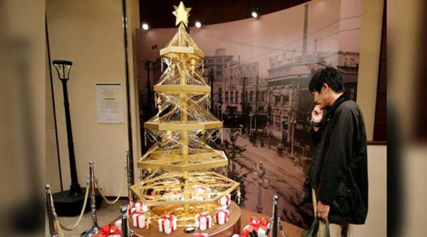 درخت طلای کریسمس به ارزش پنج میلیارد و هفتصد و هفتاد میلیون تومان